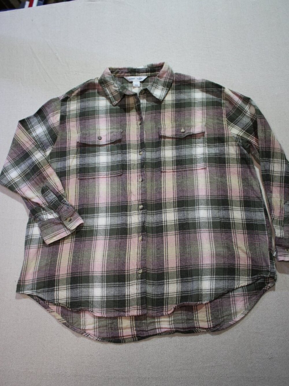 Old Navy Boyfriend Flannel Plaid Long Sleeve Buttondown Shirt, Green/Pink, Sz L